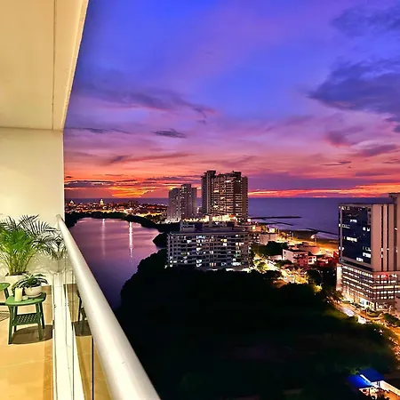 Espectacular Apartamento Piso Alto Con Excelente Vista Al Mar Y A La Ciudad Amurallada